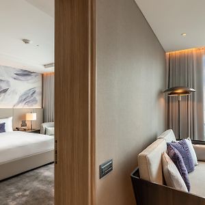 Suite executive